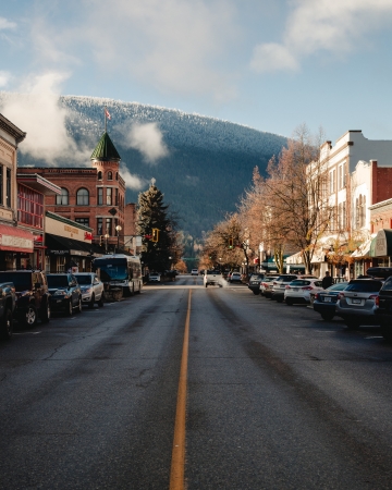 Nelson BC late in the fall with heritage buildings in the foreground and a snowy mountain in the background